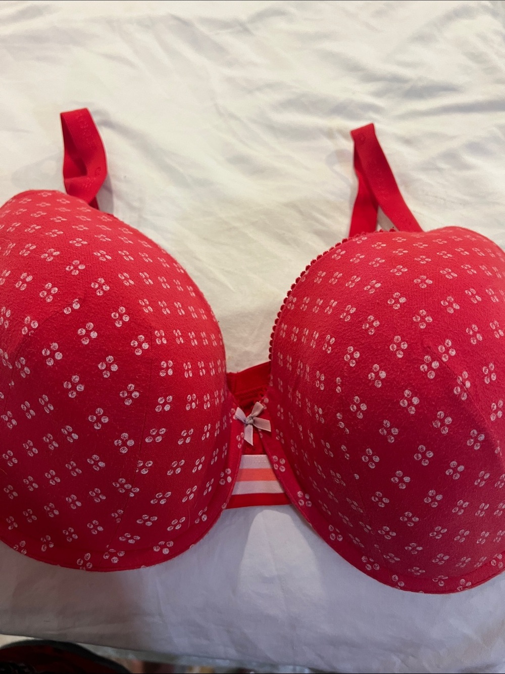 Cacique  ladies Red Floral Molded Cup Bra with Bow Accent size 46dd